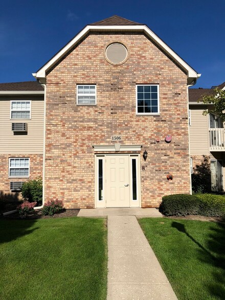 1506 Spring Brook Ct Unit 1, Round Lake Beach, IL 60073
