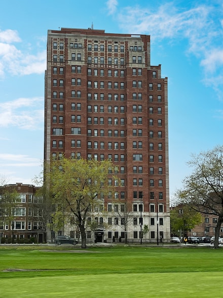 7000 S South Shore Dr Unit 702, Chicago, IL 60649