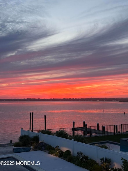 24 Park Rd, Monmouth Beach, NJ 07750