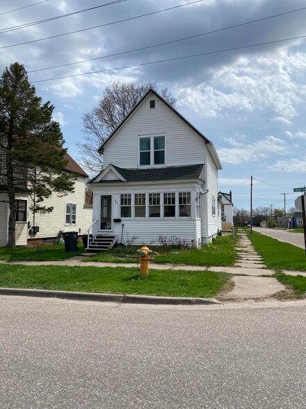 823 Swinton St, Sault Sainte Marie, MI 49783
