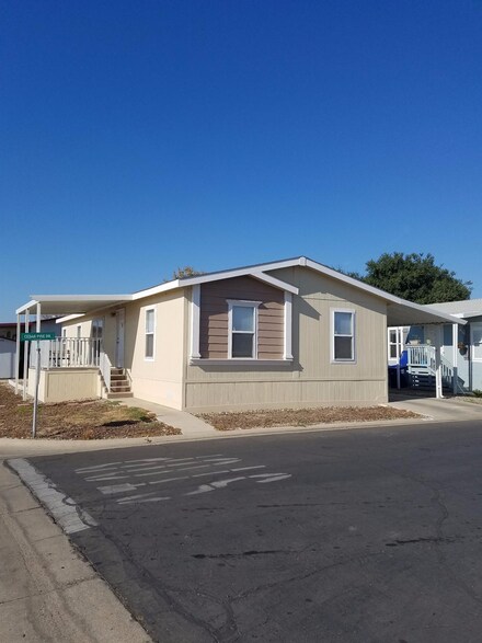 2575 S Willow Ave Unit 48, Fresno, CA 93725