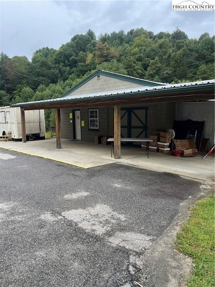 2265 U S 221 Hwy N, West Jefferson, NC 28694