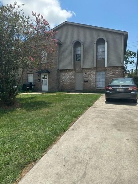 18 Commerce St, Gretna, LA 70053