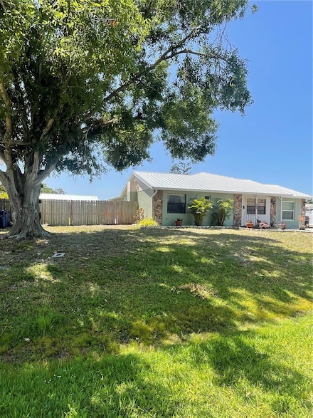 5094 Bunyan St, Sarasota, FL 34232
