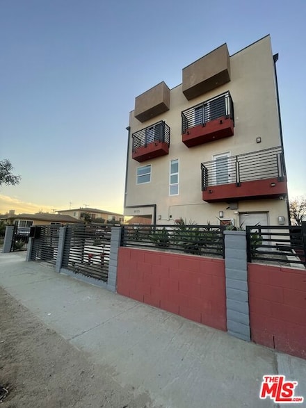 6633 Troost Ave Unit 102, North Hollywood, CA 91606