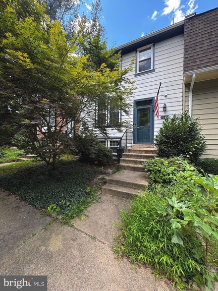 5718 Wood Mouse Ct, Burke, VA 22015