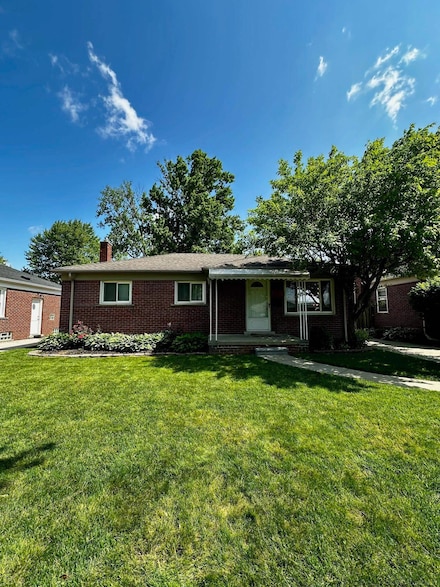 20701 Elizabeth St, Saint Clair Shores, MI 48080