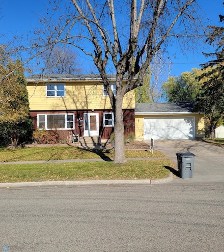 802 11th Ave N, Moorhead, MN 56560
