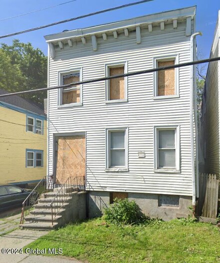72 3rd St, Albany, NY 12210