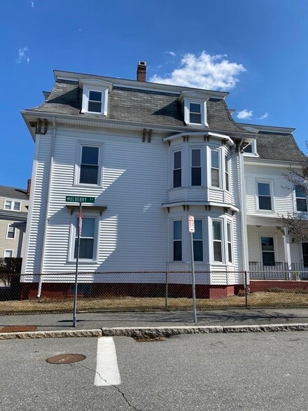 28 Pond St Unit 3, Beverly, MA 01915