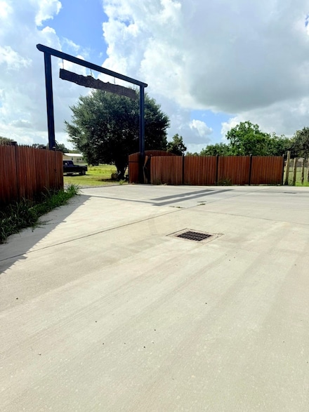 21728 Fairground Rd, Hempstead, TX 77445