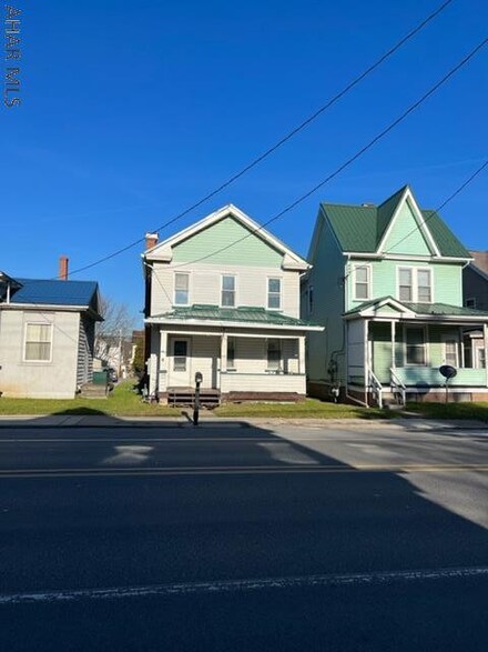 1142 3rd Ave, Duncansville, PA 16635