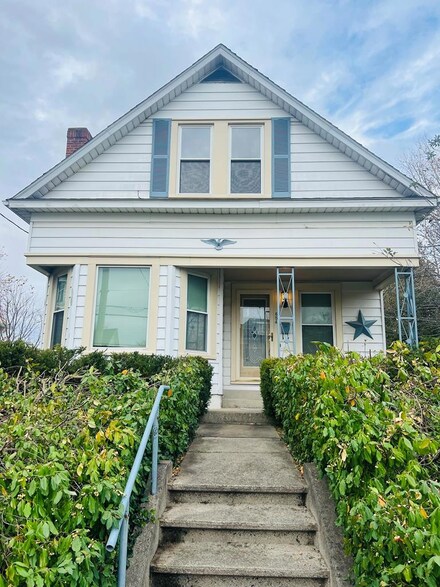 654 Cherry St, Galion, OH 44833