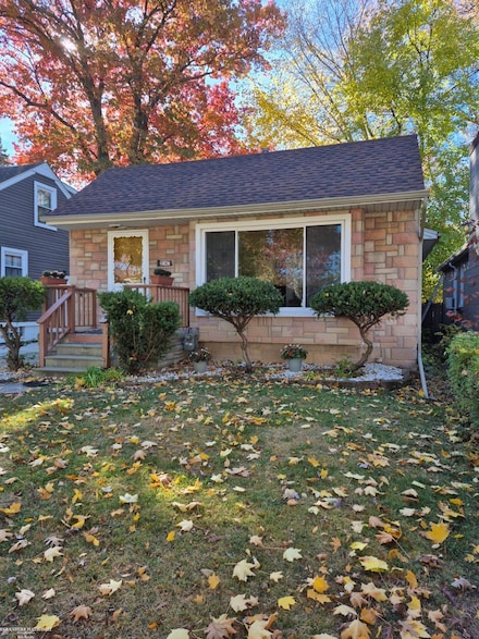 2147 Roslyn Rd, Grosse Pointe Woods, MI 48236