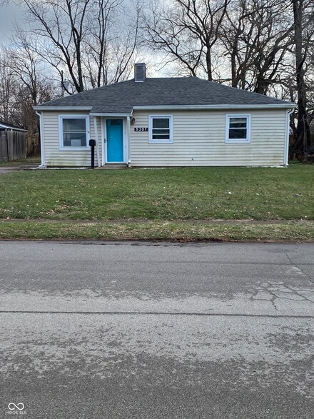 8207 Schoen Dr, Indianapolis, IN 46226