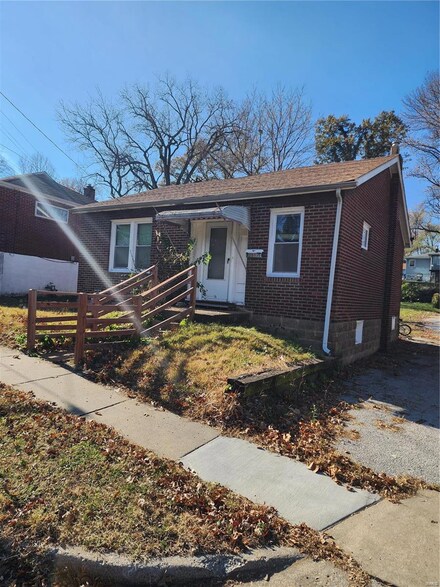 2917 N Hanley Rd, Saint Louis, MO 63121
