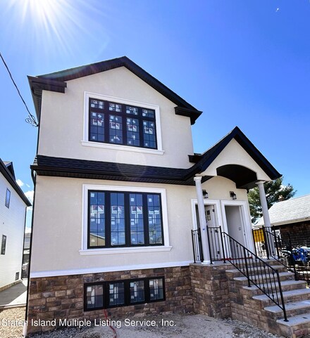 16 Clifton St, Staten Island, NY 10314