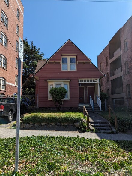 713 E Olive St, Seattle, WA 98122