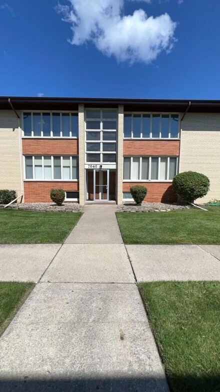 7646 Hohman Ave Unit 8, Munster, IN 46321