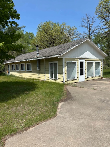 W11762 Rays Ln, Crivitz, WI 54114