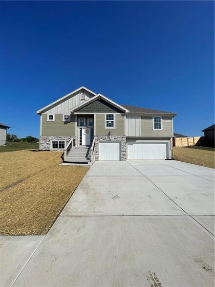 12418 Adam St, Excelsior Springs, MO 64024