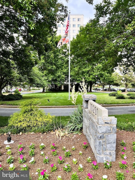 10201 Grosvenor Place Unit 915, Rockville, MD 20852