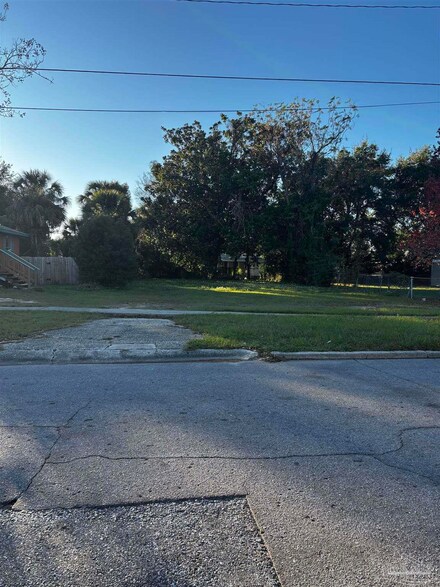 1209 N 8th Ave, Pensacola, FL 32503