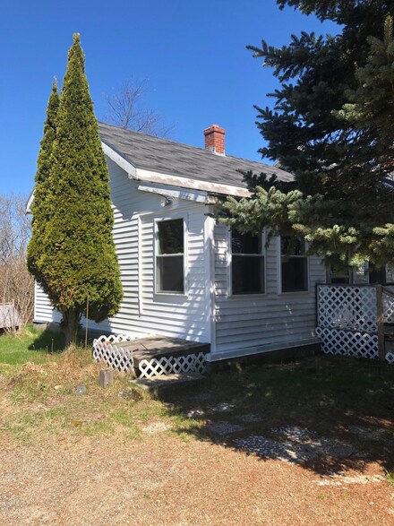 456 Main St, Richmond, ME 04357