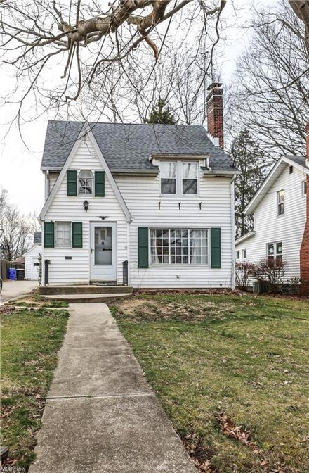 236 Oakgrove St, Ravenna, OH 44266