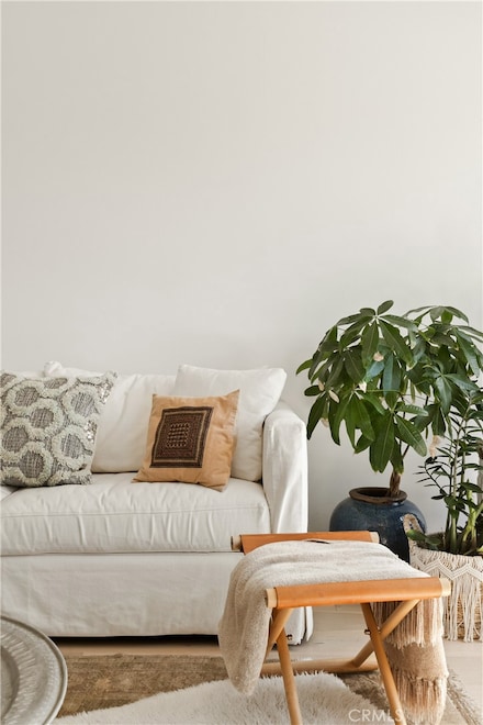 11912 Laurelwood Dr Unit 302, Studio City, CA 91604