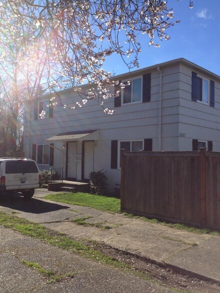4047 NE 55th St, Seattle, WA 98105