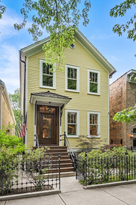 2131 W Schiller St, Chicago, IL 60622
