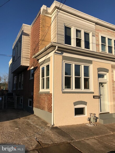415 E 2nd St, Essington, PA 19029