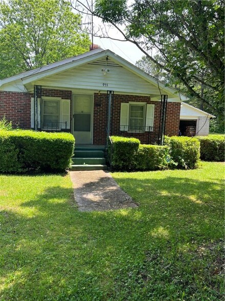 955 Highway 81 N, Calhoun Falls, SC 29628