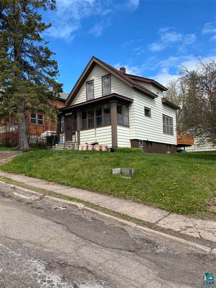 107 Eden Ln, Duluth, MN 55805
