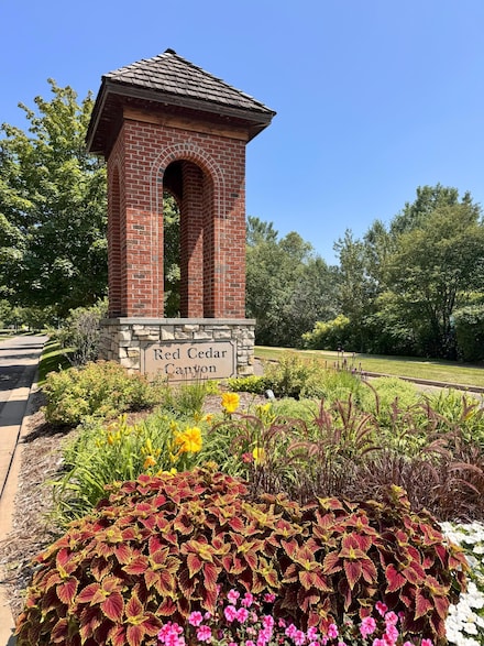 177 W Canyon Dr, Hudson, WI 54016