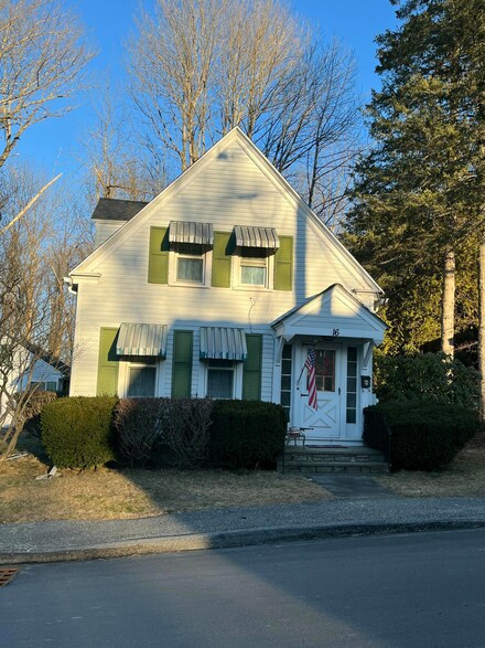 16 Cherry St, Gardiner, ME 04345