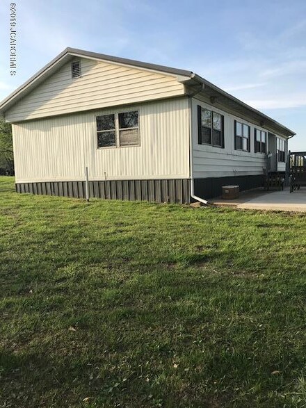2321 Highway Cc, Linn, MO 65051