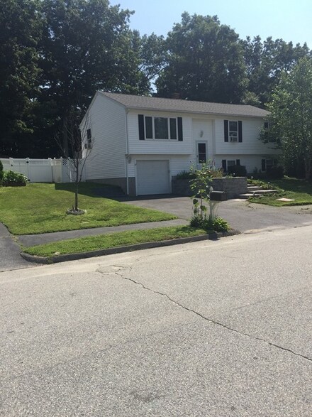 55 Santoro Rd, Worcester, MA 01606