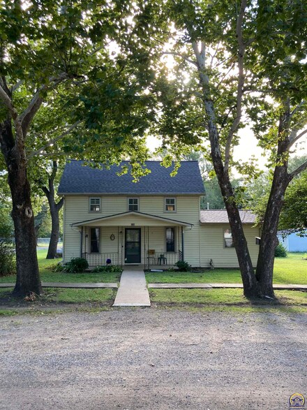 110 Topeka Ave, Paxico, KS 66526