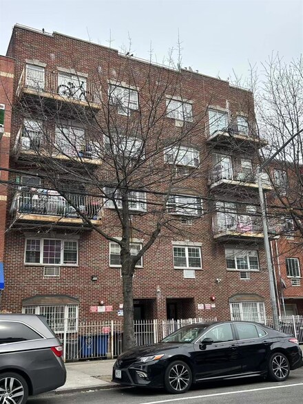 37-45 108th St, Corona, NY 11368