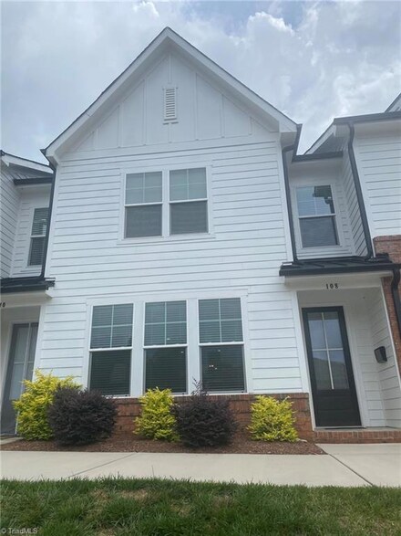 108 N Bridge St, Wilkesboro, NC 28697