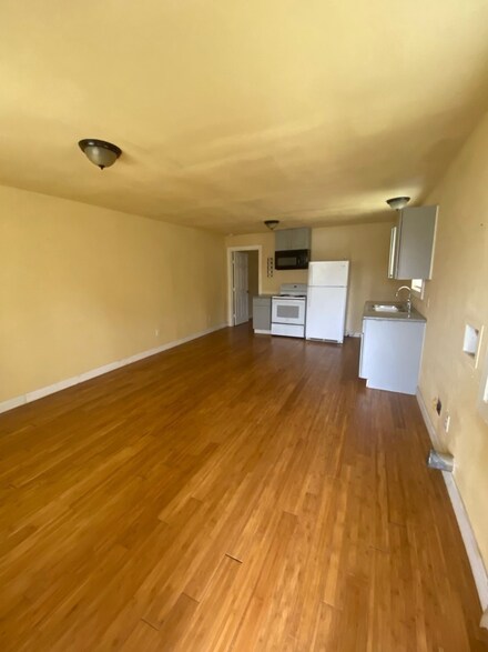 4212 Davenport St, Houston, TX 77051