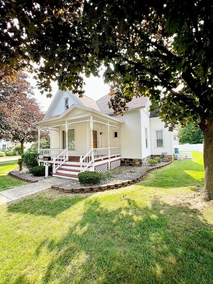 142 S Matteson St, Bronson, MI 49028