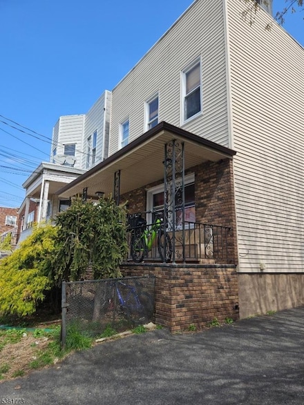 46 Grant St, Fairview, NJ 07022