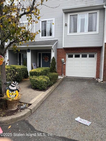 22 Admiralty Loop, Staten Island, NY 10309