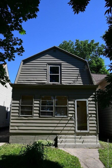 922 W Hillsdale St, Lansing, MI 48915