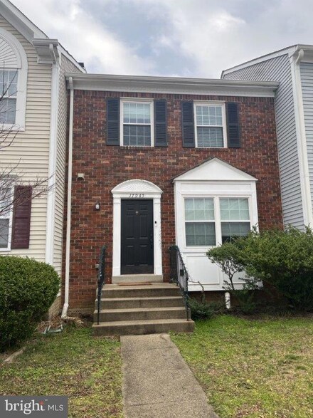 17945 Milroy Dr, Dumfries, VA 22026