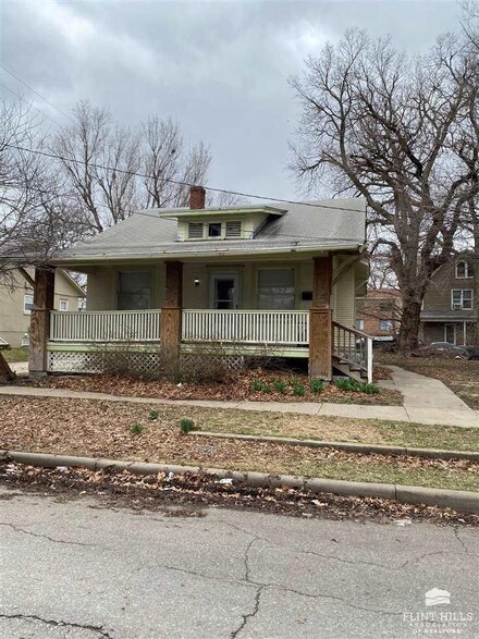 415 N 10th St, Manhattan, KS 66502