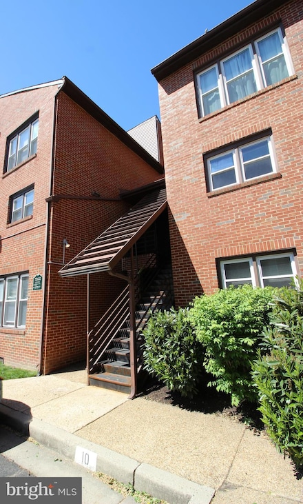 1135 N Utah St, Arlington, VA 22201